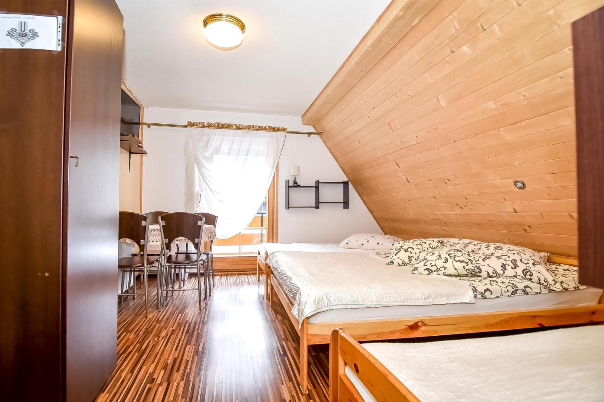 Ciukrowa Chatka Sauna & Jacuzzi Poronin Kültér fotó